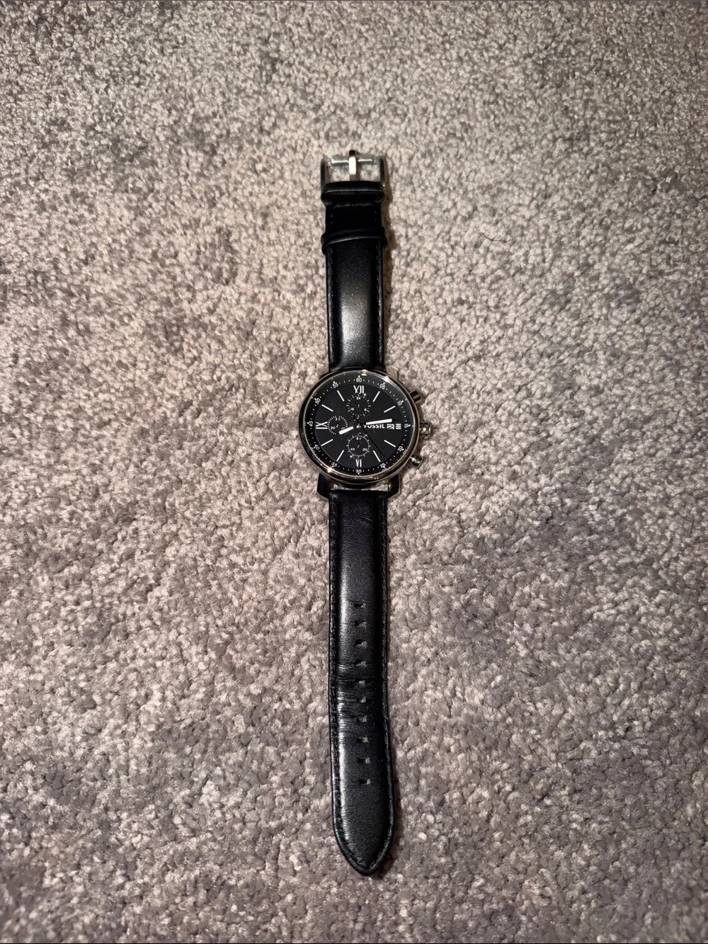 Black Men's Fossil Leather Strap Watch - Classic Chronograph
